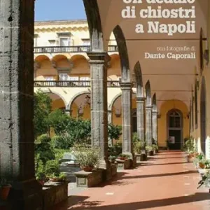 Prezzo Basso Un dedalo di chiostri a Napoli. Ediz. a colori