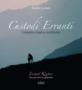 Custodi erranti. Uomini e lupi a confronto. Ediz. italiana e inglese Consegna Rapida
