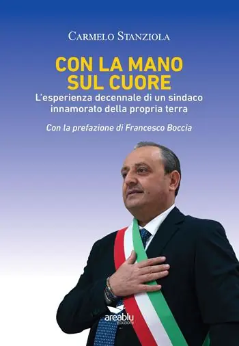 Nuovo Arrivo Con la mano sul cuore. L‘esperienza decennale di un sindaco innamorato della propria terra